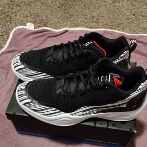 Black and WhiteQ4 Basketball  Shoes Athletic Sneakers